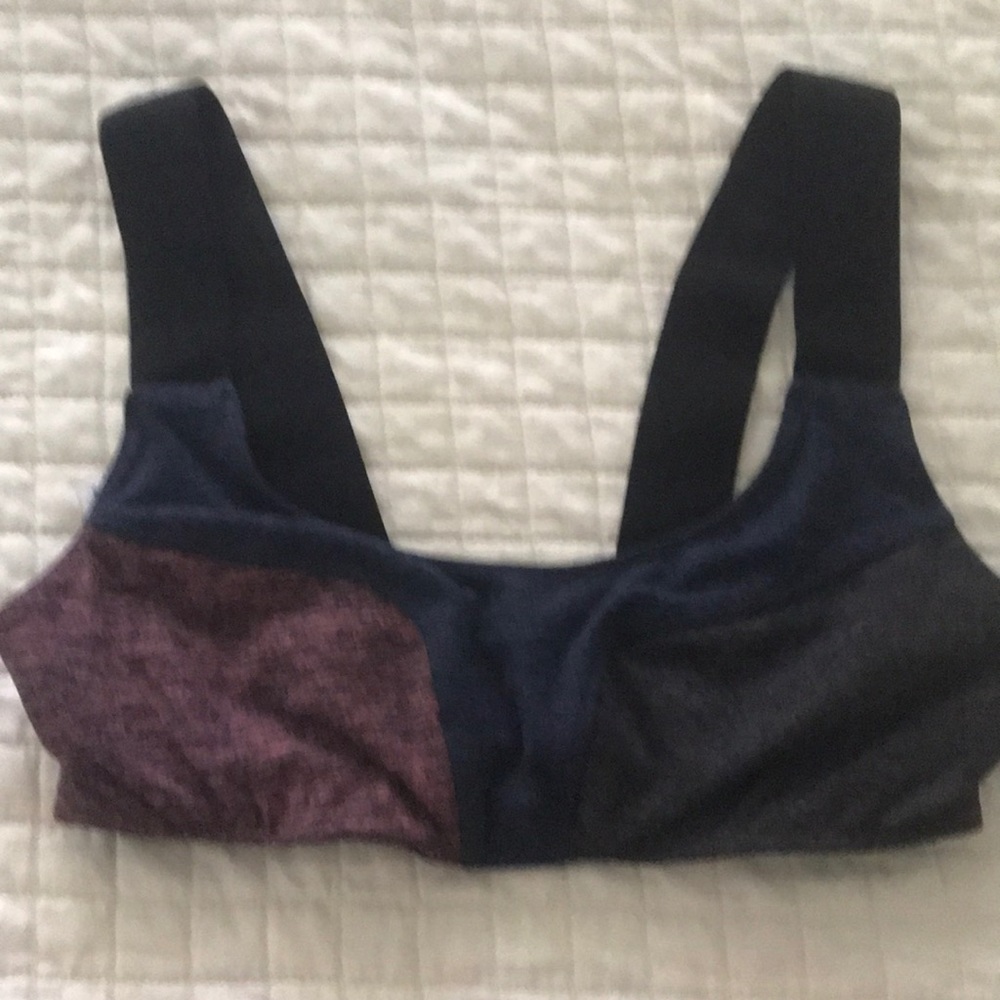 2/$13 or 3/$20! Free People Movement sports bra!